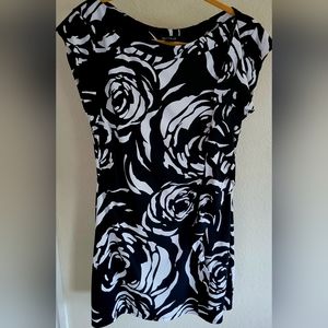 WHBM White and Black Rose Floral Ruffle Sheath Bodycon Form fitting Mini Dress